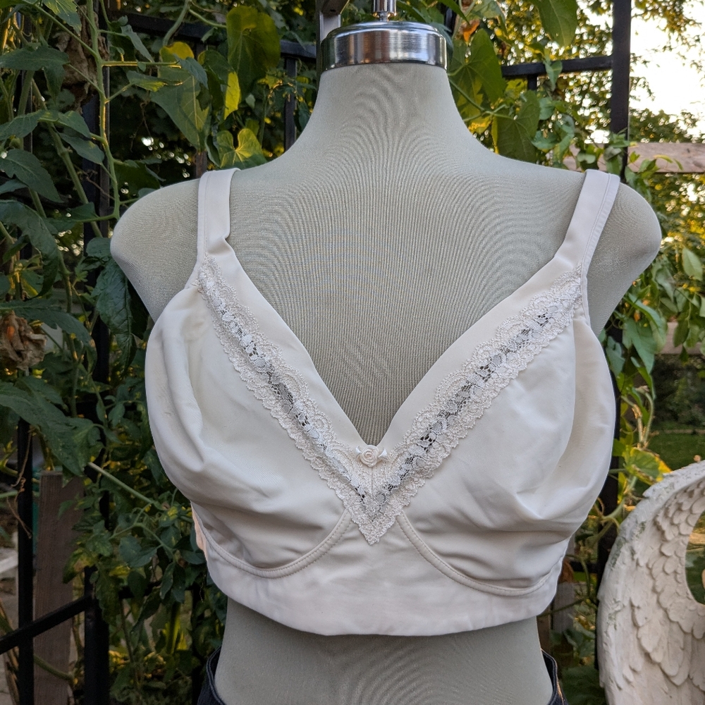 Intimates Elegant Ivory Lace Trim Bralette Size 46 C
